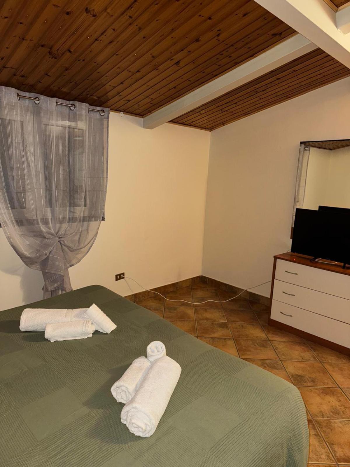Peri Peri Etna Guest House Montargano Esterno foto